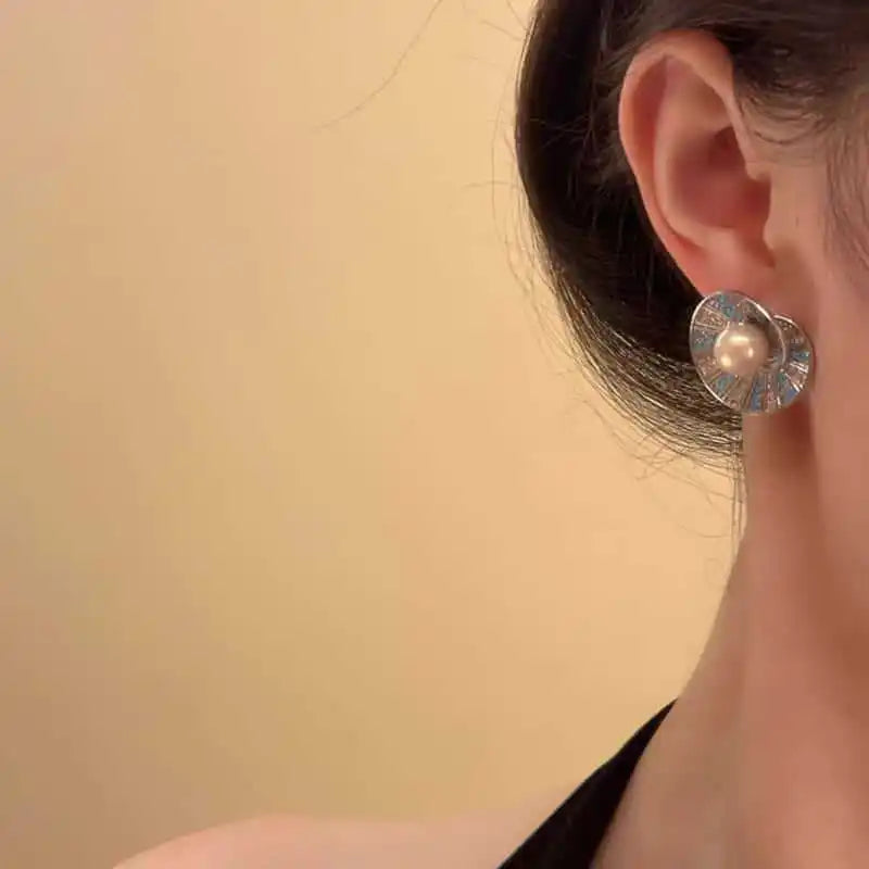 Orecchini a bottone a forma di conchiglia di perla di conchiglia di cristallo blu eleganti vintage per le donne Regalo per feste di gioielli rotondi con geometria semplice