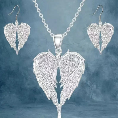 Collana con Ciondolo a Forma di Cuore con Ali d'Angelo in Argento con Micro Zirconi Incastonati, Nuovo Design Estetico di Alta Qualità, Squisita ed Elegante