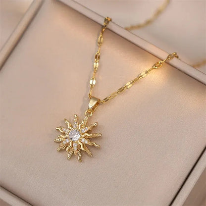 Collana con ciondolo fiore zircone rotante di lusso leggero per le donne Collane a catena ad alto senso di qualità color oro Regali di gioielli per feste