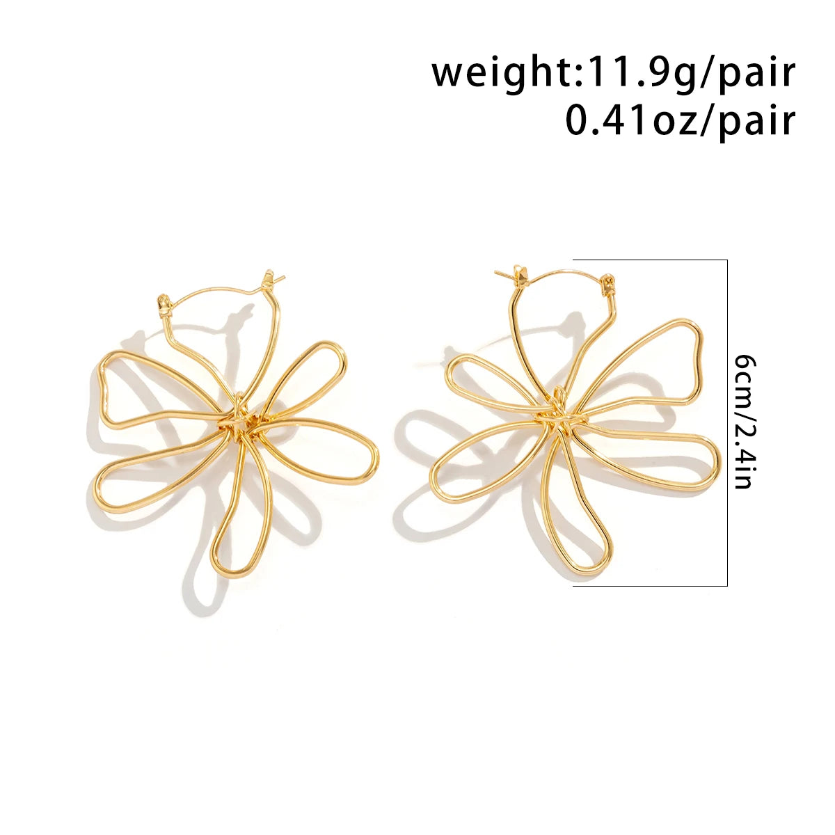 IngeSight.Z Orecchini a bottone con fiore grande scavato in metallo color oro vintage per le donne Orecchini geometrici semplici Regalo per feste 2023 Nuovo