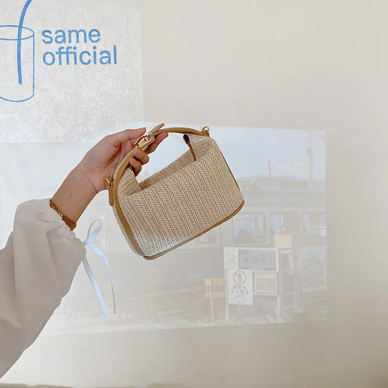 Yogodlns Borsa estiva piccola in paglia Borsa a tracolla alla moda Borsa a tracolla a secchiello intrecciata Borsa da spiaggia casual al mare Borsa con manico per ragazze