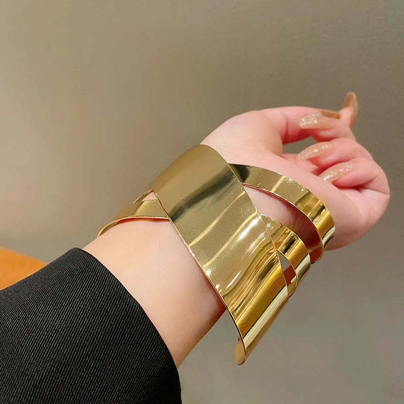 Bracciale in lega geometrica multistrato con anello in metallo per donna Accessori per gioielli da festa di lusso con anello da braccio stile esagerato e fresco
