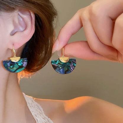 Orecchini Pendenti a Goccia con Conchiglia di Abalone per Donne, Orecchini Pendenti in Resina Colorata Effetto Sfumato, Gioielli per Orecchie a Semicerchio Eleganti K