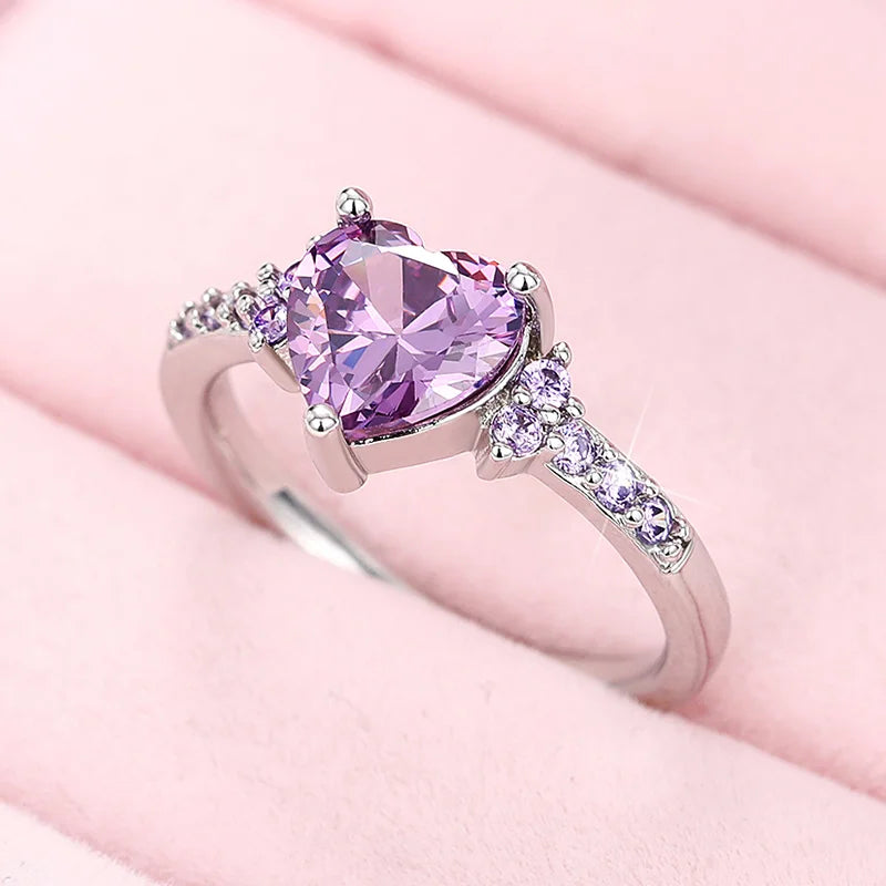 Huitan Anelli con zirconi a forma di cuore viola per le donne Accessori unici per fidanzamento di nozze Fancy Lady Gift Gioielli romantici alla moda