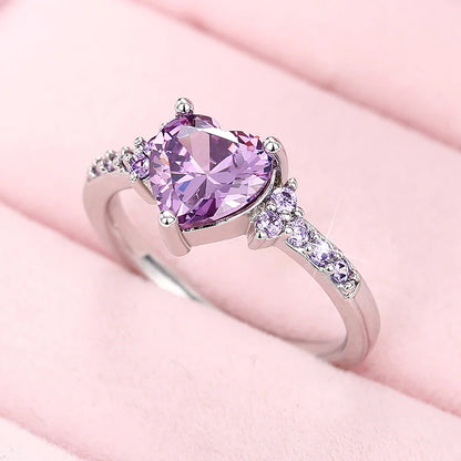 Huitan Anelli con zirconi a forma di cuore viola per le donne Accessori unici per fidanzamento di nozze Fancy Lady Gift Gioielli romantici alla moda