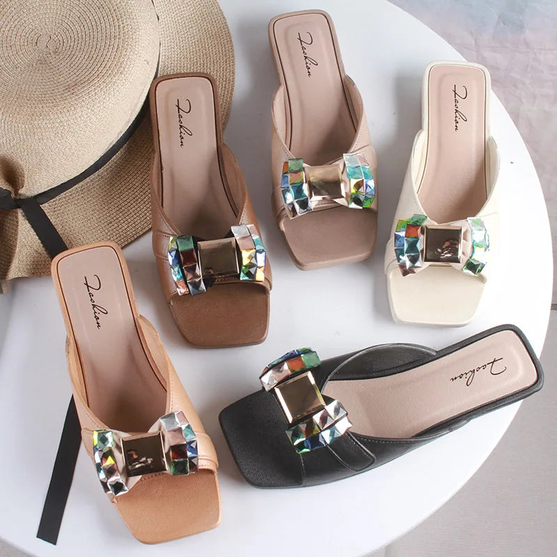 Claques d'été une pièce, nouvelles sandales de plage tendance à strass de couleur unie, chaussures plates décontractées pour femmes