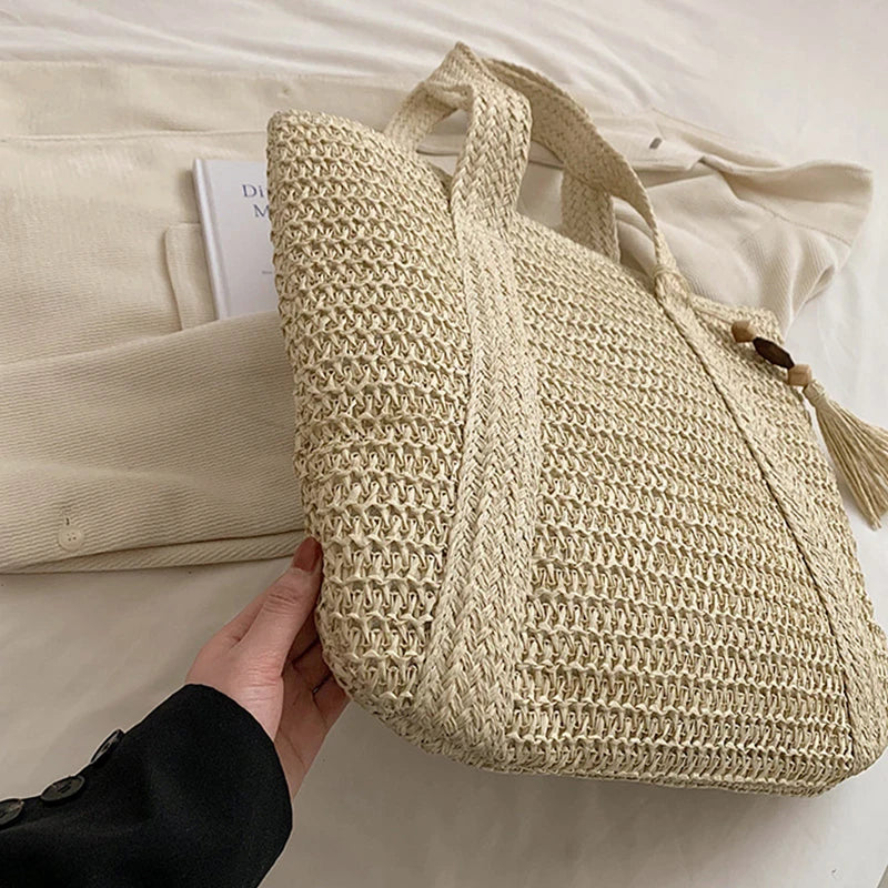 Borsa a tracolla tessuta estiva borsa da spiaggia da donna borsa da viaggio con nappe da viaggio in paglia lavorata a maglia fatta a mano di grande capacità