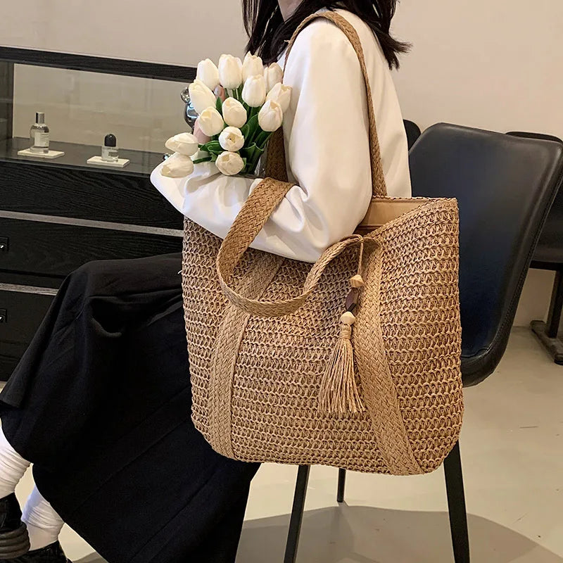 Borsa a tracolla tessuta estiva borsa da spiaggia da donna borsa da viaggio con nappe da viaggio in paglia lavorata a maglia fatta a mano di grande capacità