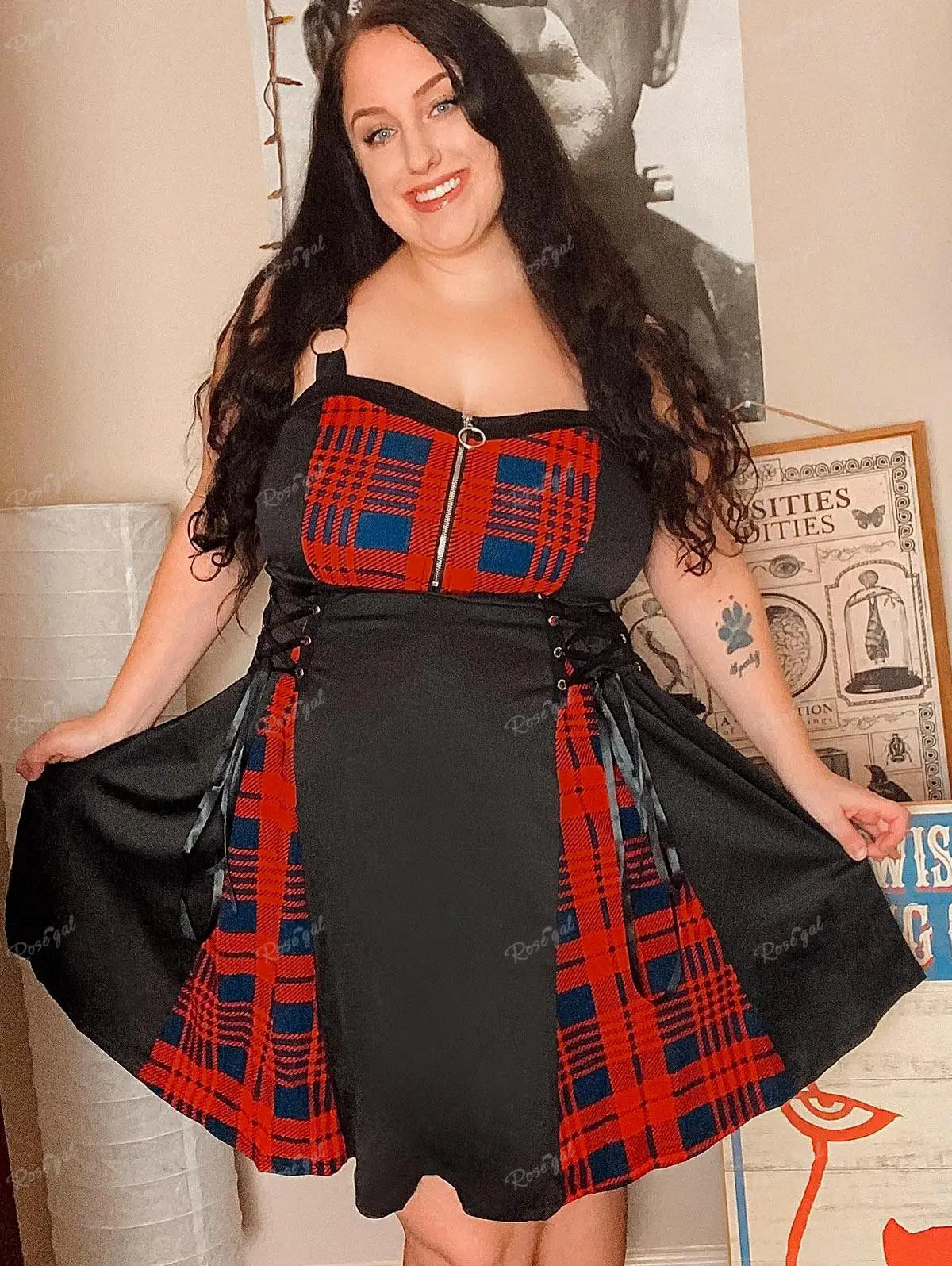 Abito casual da donna taglie forti, modello svasato con lacci, stampa a quadri colorblock, mezza cerniera e patchwork