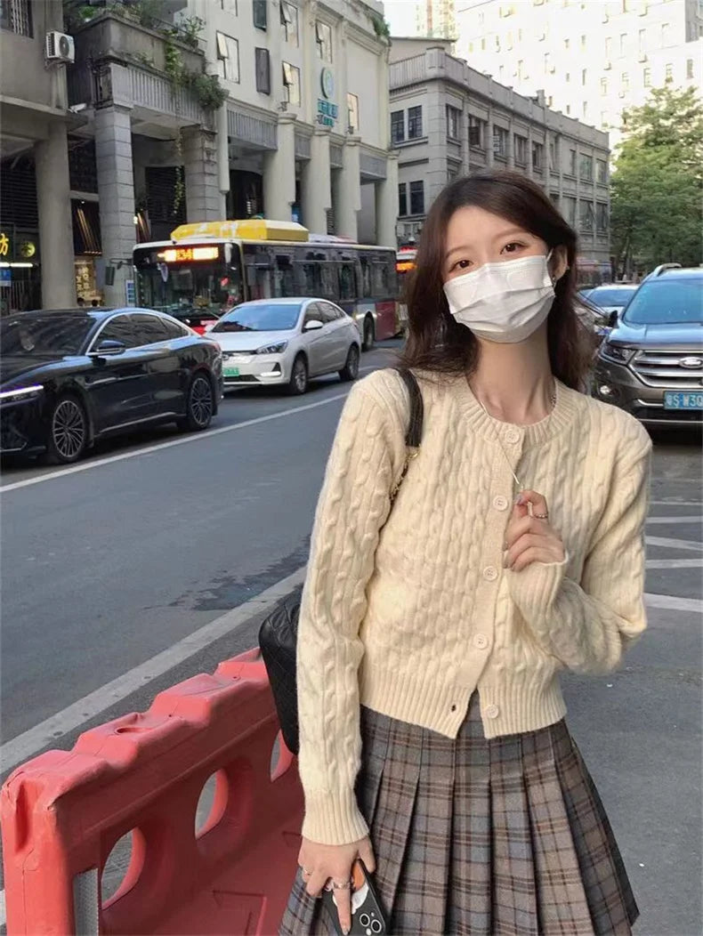 Bottoni Slim caldi in lana invernale da donna O collo maglieria corta coreano Harajuku moda manica lunga lavorato a maglia con collo elastico Top