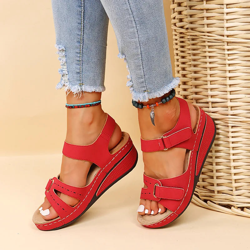 Sandali con zeppa estivi per donna 2025 Scarpe da spiaggia antiscivolo di nuova moda Donna Sandali con plateau casual leggeri Mujer Plus Size