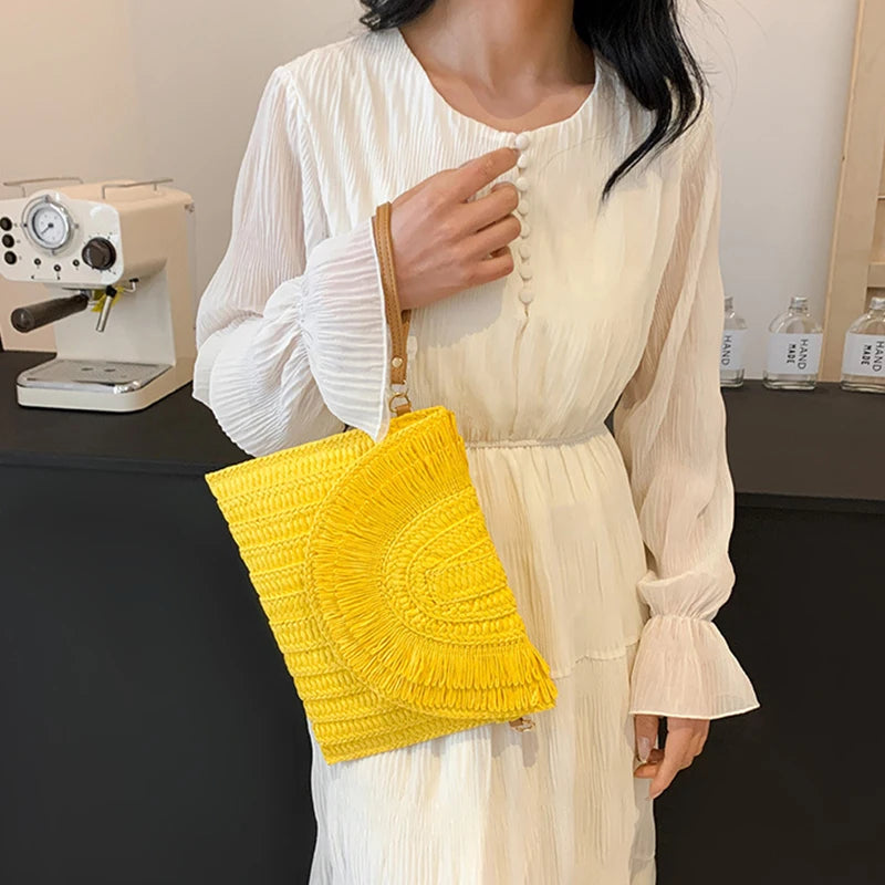 Pochette in paglia intrecciata fatta a mano Borsa in tinta unita Borsa da donna con patta estiva Bohe Portafogli da spiaggia Borsa a tracolla