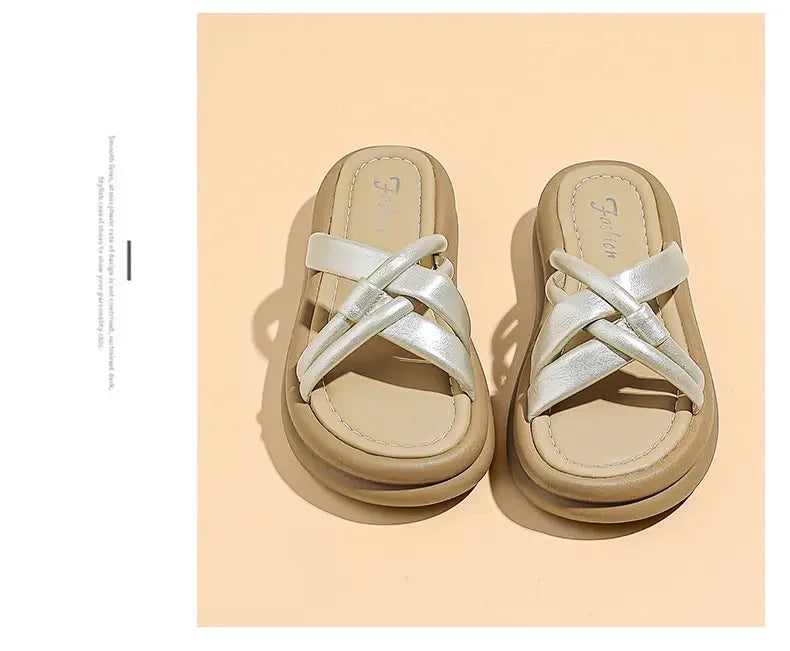 Neue Sommer-Arrivals: Sandalen und Badelatschen, modisch, atmungsaktiv, rutschfest, leicht, lässig, für drinnen und draußen, Strand und Alltag