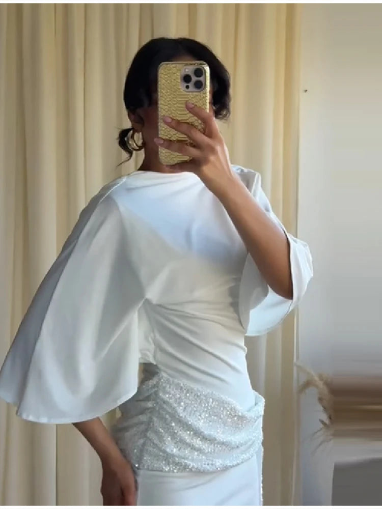 Elegante Mini Abito Bianco di Tendenza con Maniche a Pipistrello, Paillettes, Patchwork, Vita Arricciata e Laccetti, Vestito Aderente da Sera per Feste da Donna