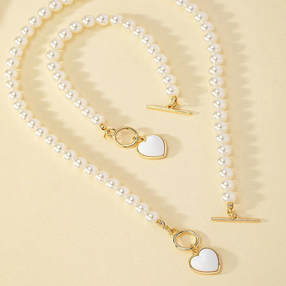Set di gioielli con bracciale e collana di perle imitazione da 2 pezzi. Elegante collare con perline di colore naturale con ciondolo color perla per ragazza