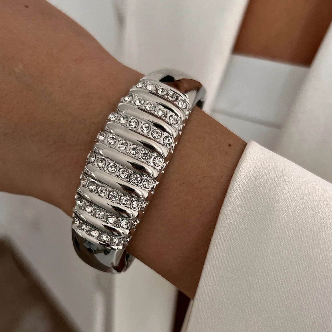 Ingemark Esagerato Hip Hop Metallo Capesante Nodo Braccialetti Aperti Donne di Tendenza 2025 Vintage Color Oro Strass Bracciale Da Uomo Gioielli