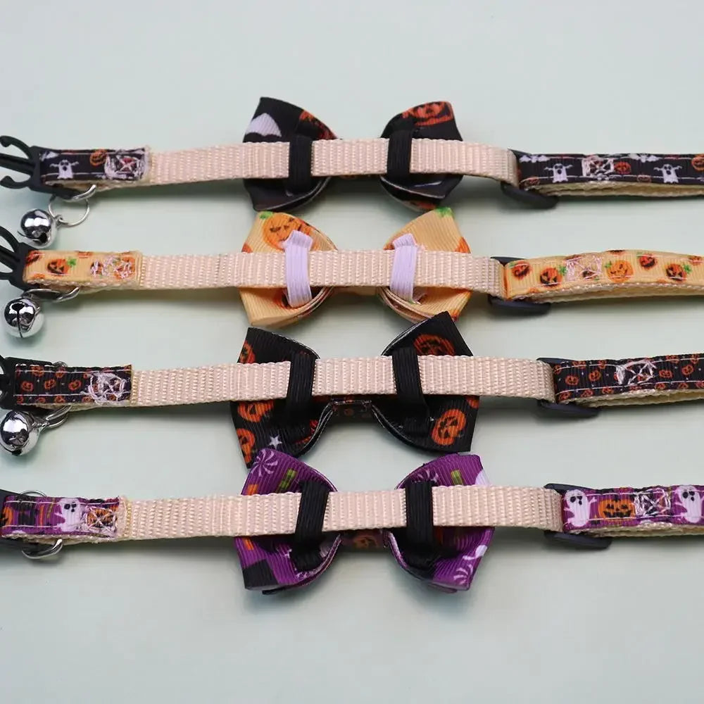 Collana per cuccioli di gattino Cintura con fibbia di sicurezza regolabile Papillon per chihuahua Forniture per animali Collare per gatti Happy Halloween con fiocco a campana
