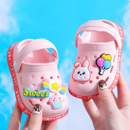 Sommersandalen für Mädchen, Kleinkinder, Jungen, Cartoon-Kindersandalen, flache Absätze, weiche, feste Cartoon-Hausschuhe, Garten-Schuhe für Kinder