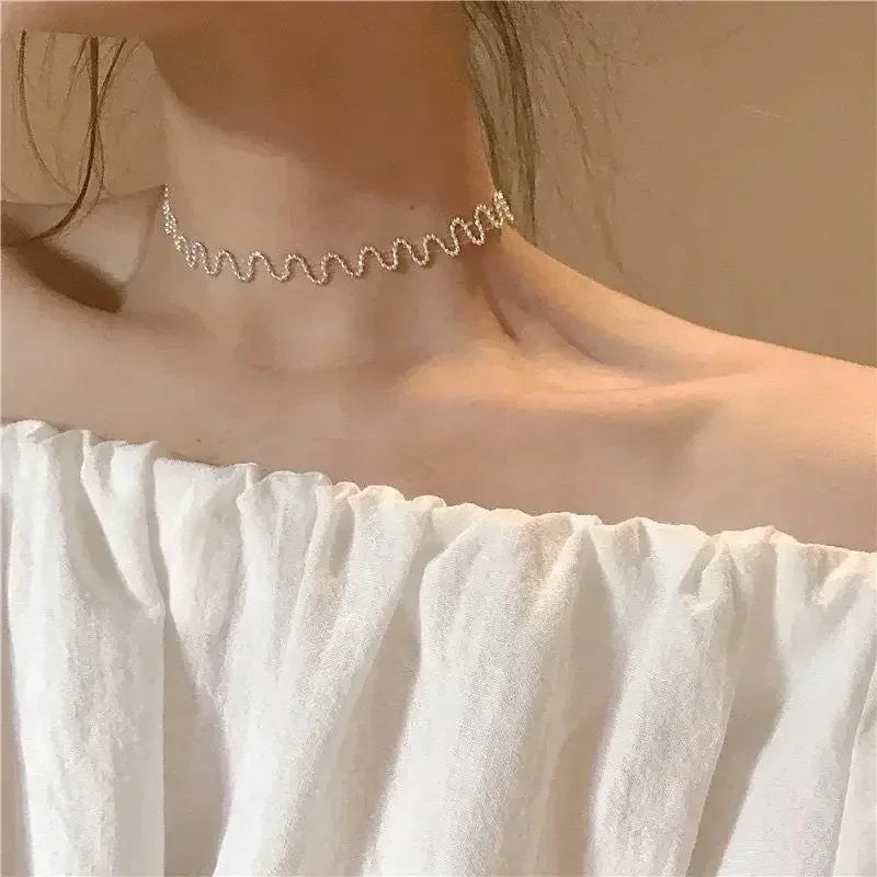 Collana di nuova moda semplice color argento con ciondolo a forma di cuore d'amore, collana con ciondoli a catena, per gioielli da festa da donna, da indossare ogni giorno