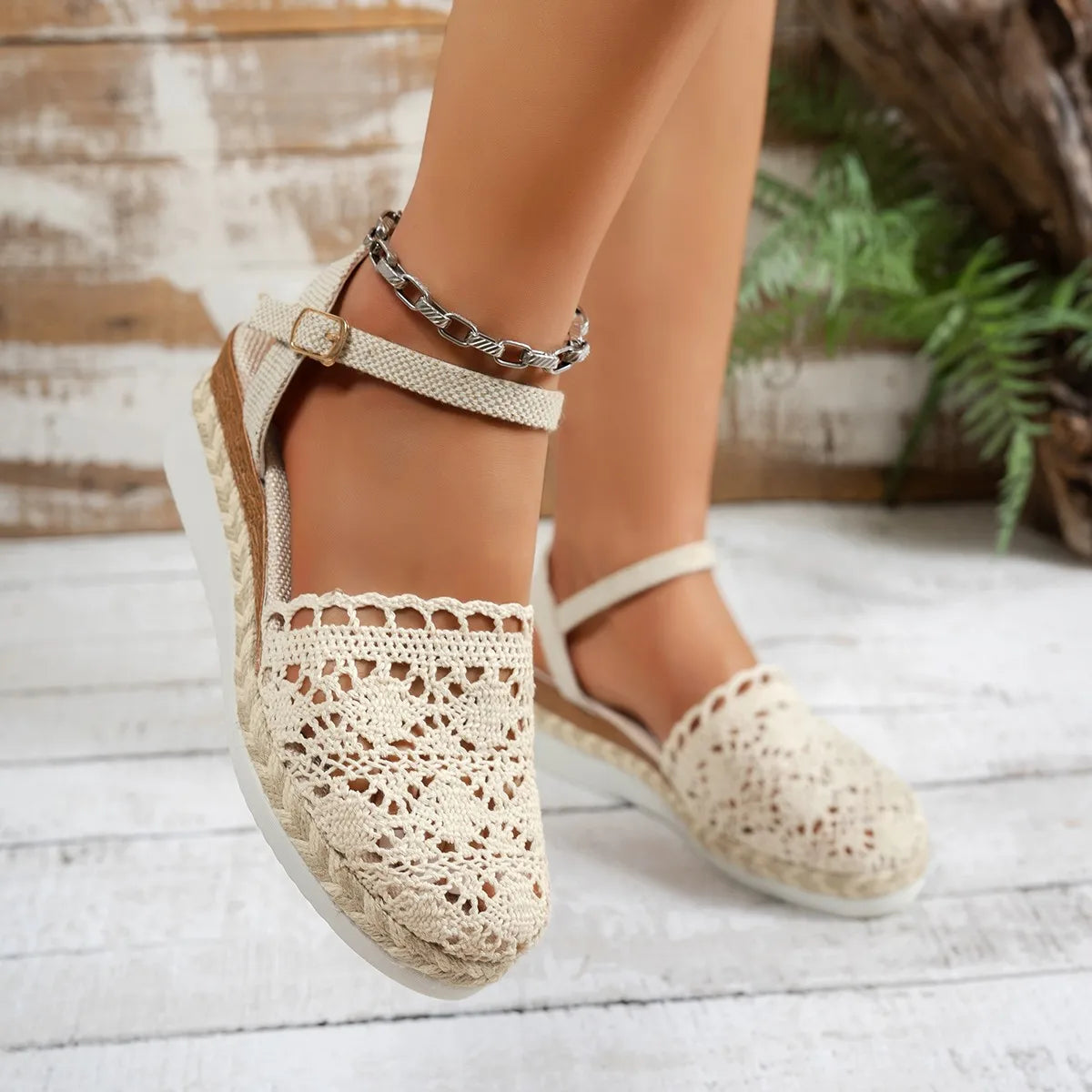 Sandales de mode décontractées d'été pour femmes 2025 Nouvelles chaussures pour femmes Chaussures compensées en maille respirante Sandales de plage décontractées