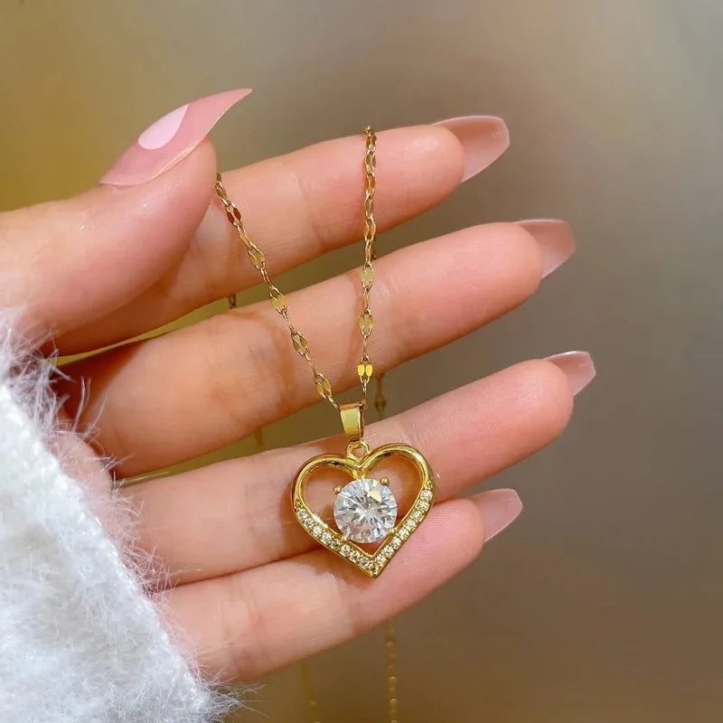 Collana con ciondolo a forma di cuore con gemme artificiali per donna 2022 Labbra dorate in acciaio inossidabile con catena al collo Collane femminili Gioielli per ragazza