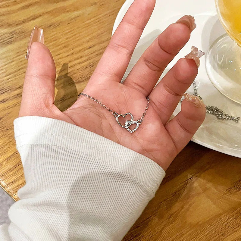 Collana di nuova moda semplice color argento con ciondolo a forma di cuore d'amore, collana con ciondoli a catena, per gioielli da festa da donna, da indossare ogni giorno