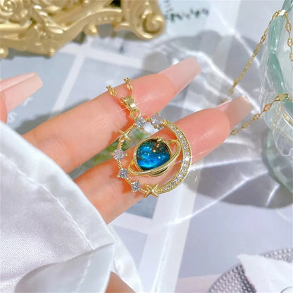 Collana in Acciaio Inossidabile con Ciondolo a Forma di Pianeta e Cielo Stellato, Elegante e Versatile