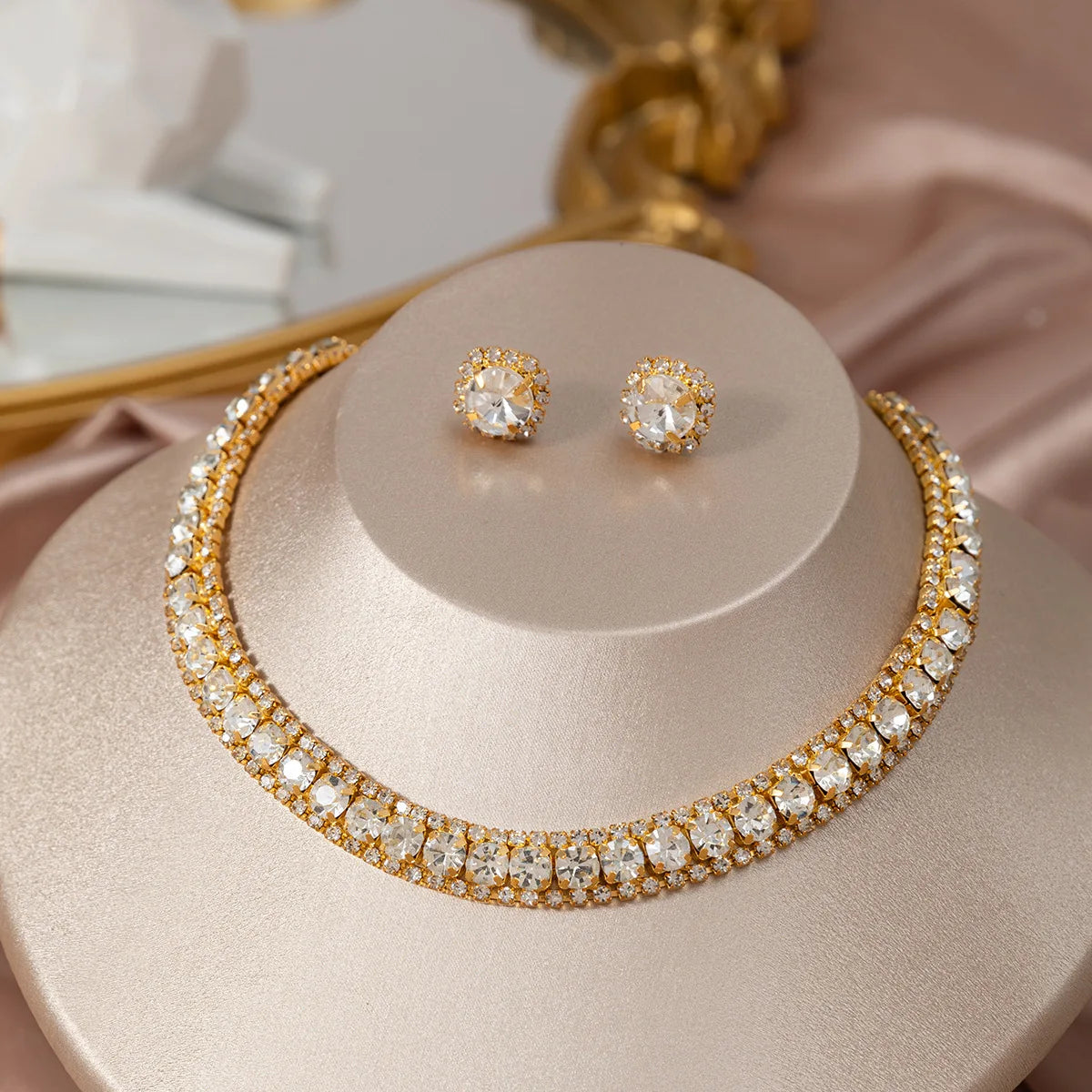 Damen-Strass-Halskette und Ohrringe, modisches Schmuckset, trendige Accessoires für Party und Alltag