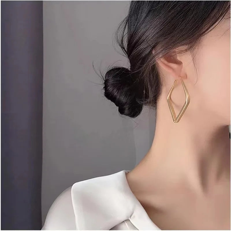 Orecchini a cerchio quadrati color oro moda per le donne Gioielli esagerati con orecchini a cerchio irregolari geometrici in metallo