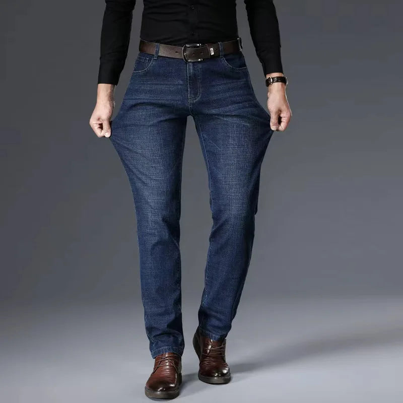 Jeans da Uomo Business Nuovo Stile 2026 Casual Elasticizzati Classici Blu Neri Pantaloni da Lavoro in Denim Abbigliamento Maschile