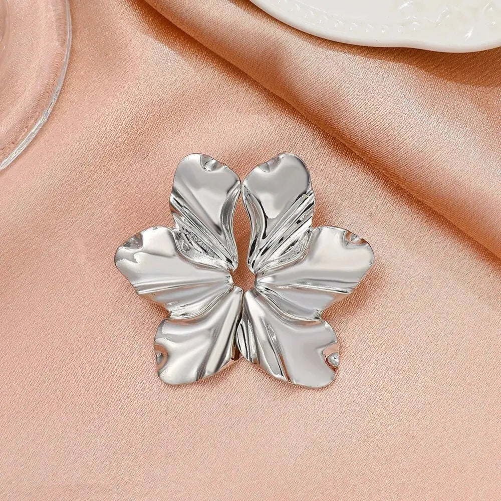 Orecchini a bottone a forma di fiore in metallo grande per le donne Orecchini a bottone da donna di forma irregolare esagerata color oro Gioielli in argento