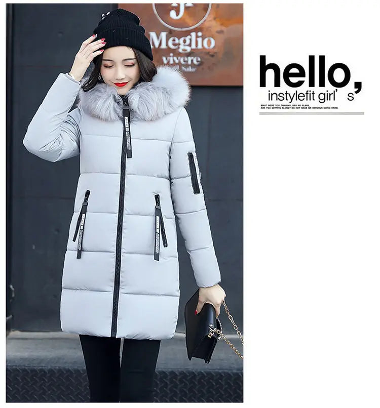 Parka Invernale da Donna con Cappuccio e Collo in Pelliccia, Giacca Lunga Elegante con Zip e Patch con Lettere, Calda e Spessa, Capospalla Femminile per la Neve