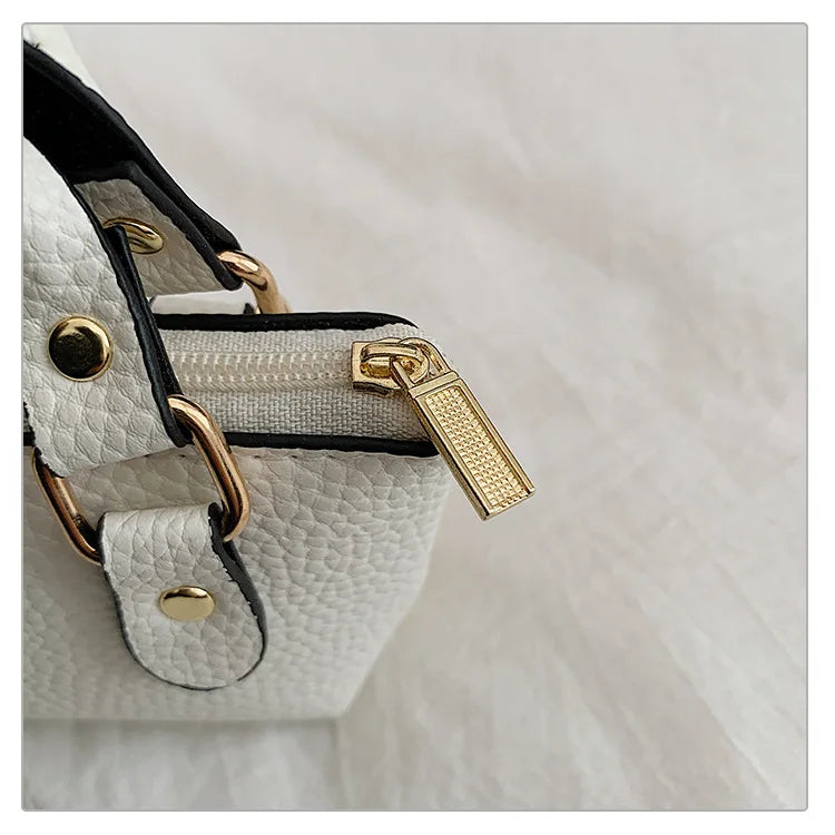 Borsa quadrata piccola da ragazza a tracolla per l'estate 2025, i nuovi bambini classici che portano una borsa a tracolla monospalla. portachiavi portafoglio