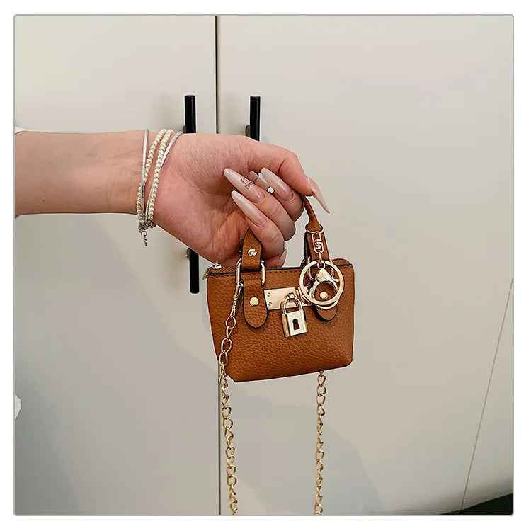 Borsa quadrata piccola da ragazza a tracolla per l'estate 2025, i nuovi bambini classici che portano una borsa a tracolla monospalla. portachiavi portafoglio