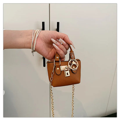 Borsa quadrata piccola da ragazza a tracolla per l'estate 2025, i nuovi bambini classici che portano una borsa a tracolla monospalla. portachiavi portafoglio
