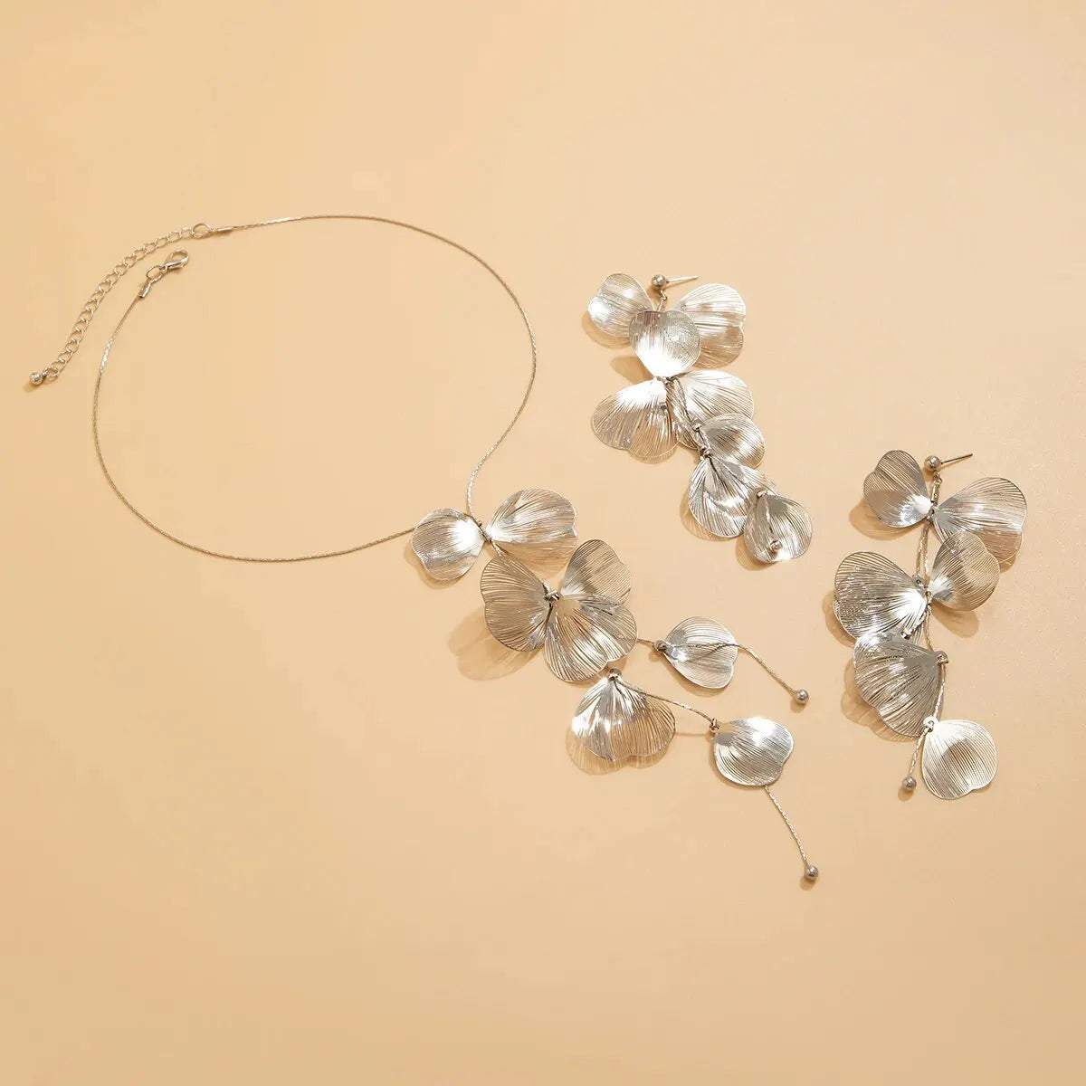Set di collane con orecchini pendenti con foglie di ginkgo eleganti estetici per le donne Set di gioielli con nappe da sposa romantiche Accessori per il collo del partito