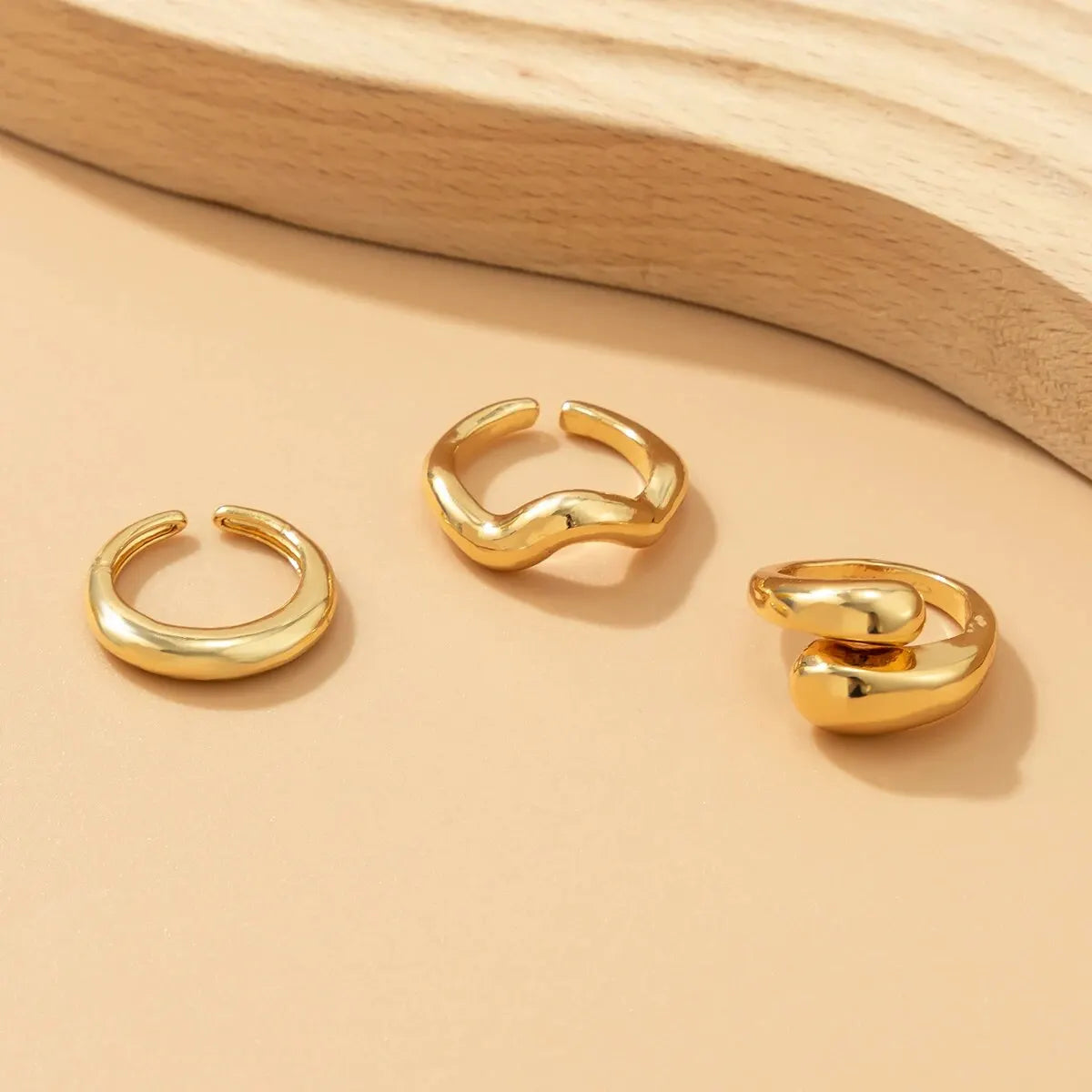 Set di anelli a forma di onda geometrica creativa alla moda da 3 pezzi per accessori per gioielli da dito con anello aperto regolabile irregolare di design da donna