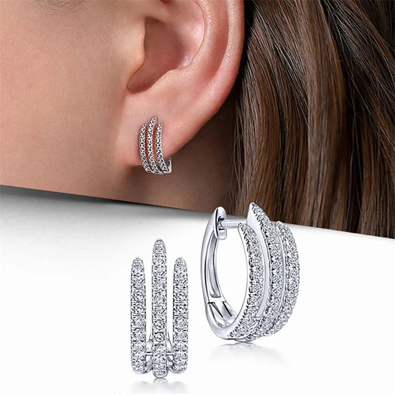 Huitan Orecchini a cerchio semplici a tre linee con artiglio Orecchini a cerchio mini in cristallo di lusso con zirconi cubici per le donne Gioielli di moda moderni