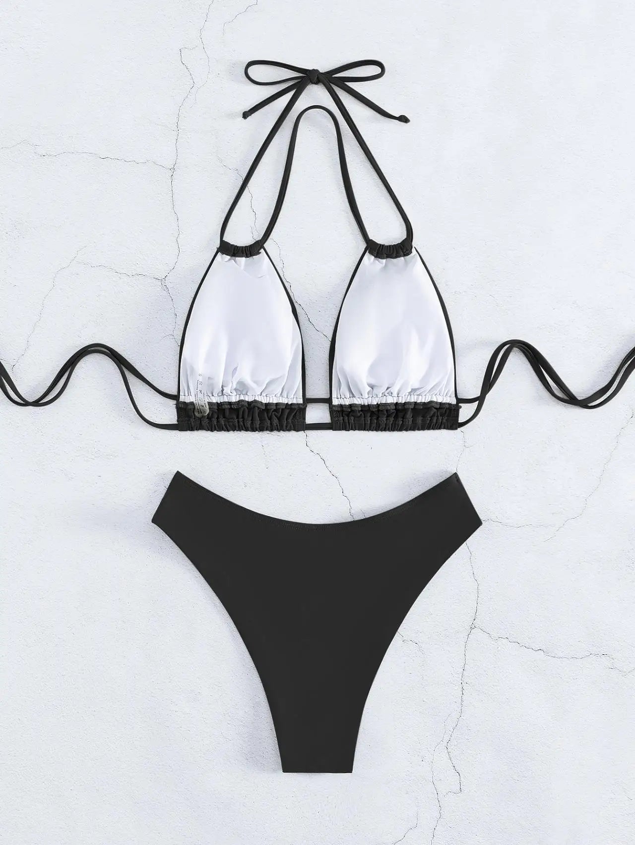 Costume da bagno bikini solido in nylon Costume da bagno sexy con modellazione di moda da donna 2025 Nuovo stile da spiaggia per costume da bagno