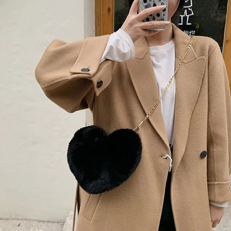Borse a forma di cuore da donna alla moda Borse a tracolla in pelliccia sintetica carina Borsa a tracolla a catena in morbida peluche da donna Shopper Totes