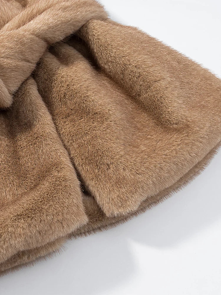 Cappotto di pelliccia marrone cioccolato avvolgente con cravatta sul davanti Cappotto di pelliccia di media lunghezza a maniche lunghe 2025 Cappotto invernale da donna accogliente Moda Luxe Lady