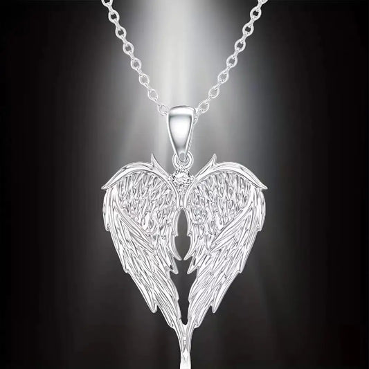 Collana con Ciondolo a Forma di Cuore con Ali d'Angelo in Argento con Micro Zirconi Incastonati, Nuovo Design Estetico di Alta Qualità, Squisita ed Elegante