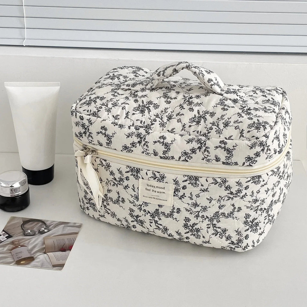 Fashion Ins Black Flower Borse trapuntate da donna Borsa da viaggio Organizer Custodia per trucco cosmetico Borsa tote portatile con cerniera