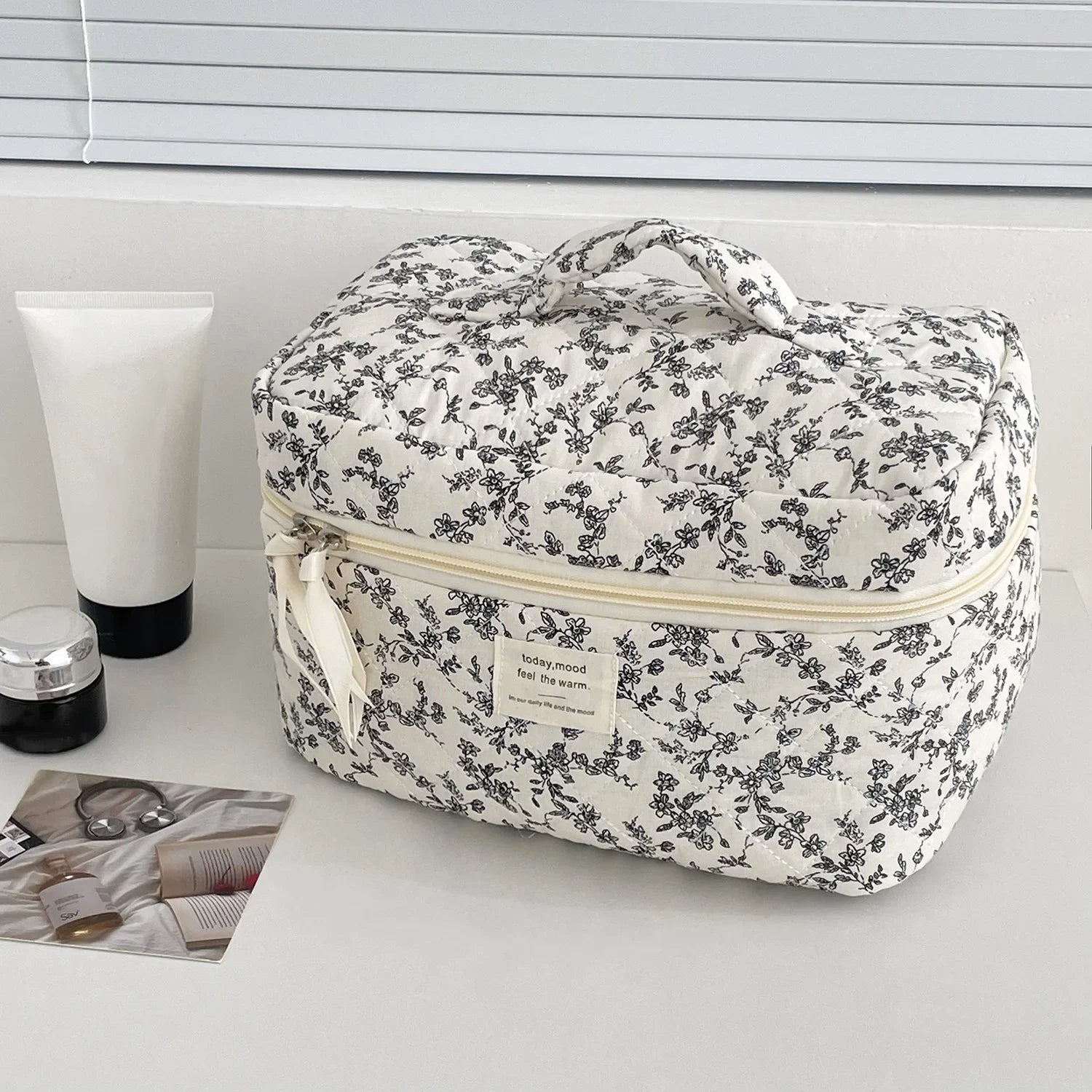 Fashion Ins Black Flower Borse trapuntate da donna Borsa da viaggio Organizer Custodia per trucco cosmetico Borsa tote portatile con cerniera