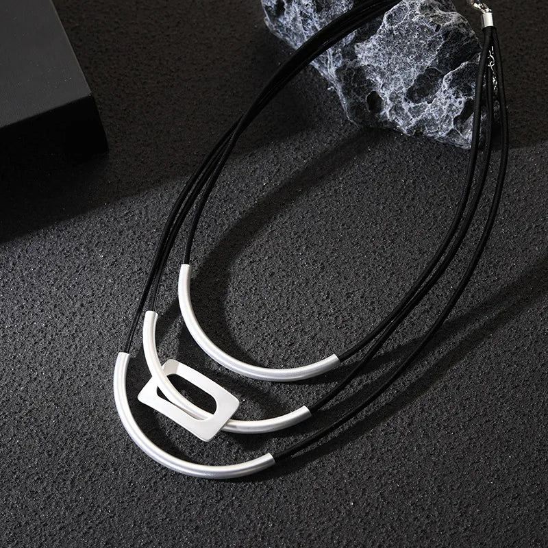 Ensembles collier et boucles d'oreilles pour femmes en cuivre, polyvalents, fleur incrustée, perle, design de niche, chaîne longue à clavicule, bijoux de mode