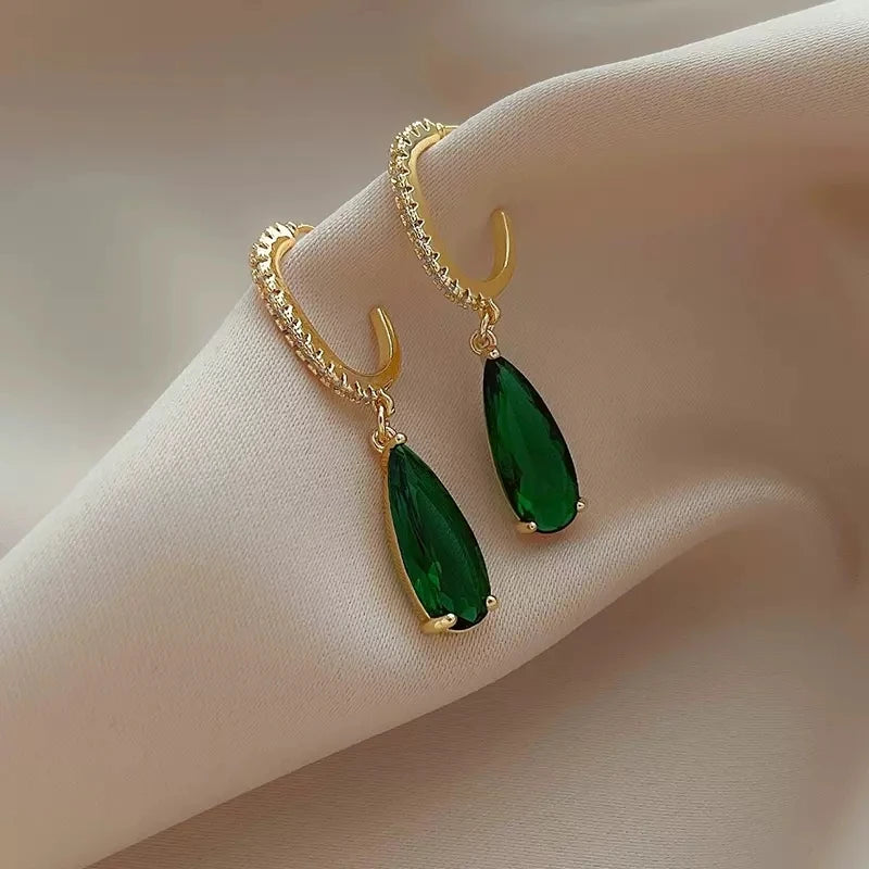 Huitan Orecchini pendenti con zirconi verdi pera per donna Temperamento Orecchini pendenti con orecchio color oro Gioielli alla moda di lusso da donna da ufficio