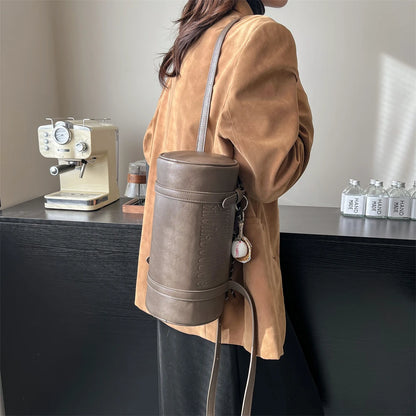 Borse a tracolla multifunzionali a forma di cilindro per donna 2024 Borse invernali di ultime borse firmate Borsa a tracolla di lusso con pendente