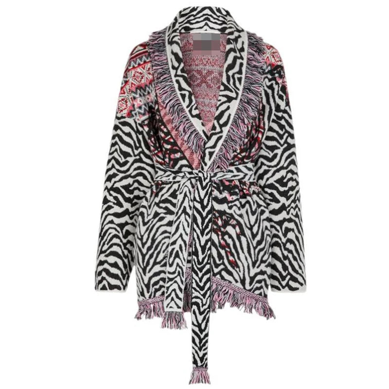 Cardigan da donna in maglia con stampa zebrata e frange, modello ampio con scollo a V, maniche lunghe, cintura, maglione caldo e spesso, collezione autunno 2026.