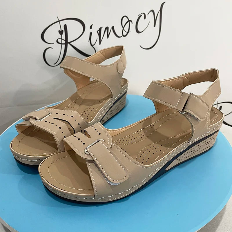 Sandali con zeppa estivi per donna 2025 Scarpe da spiaggia antiscivolo di nuova moda Donna Sandali con plateau casual leggeri Mujer Plus Size