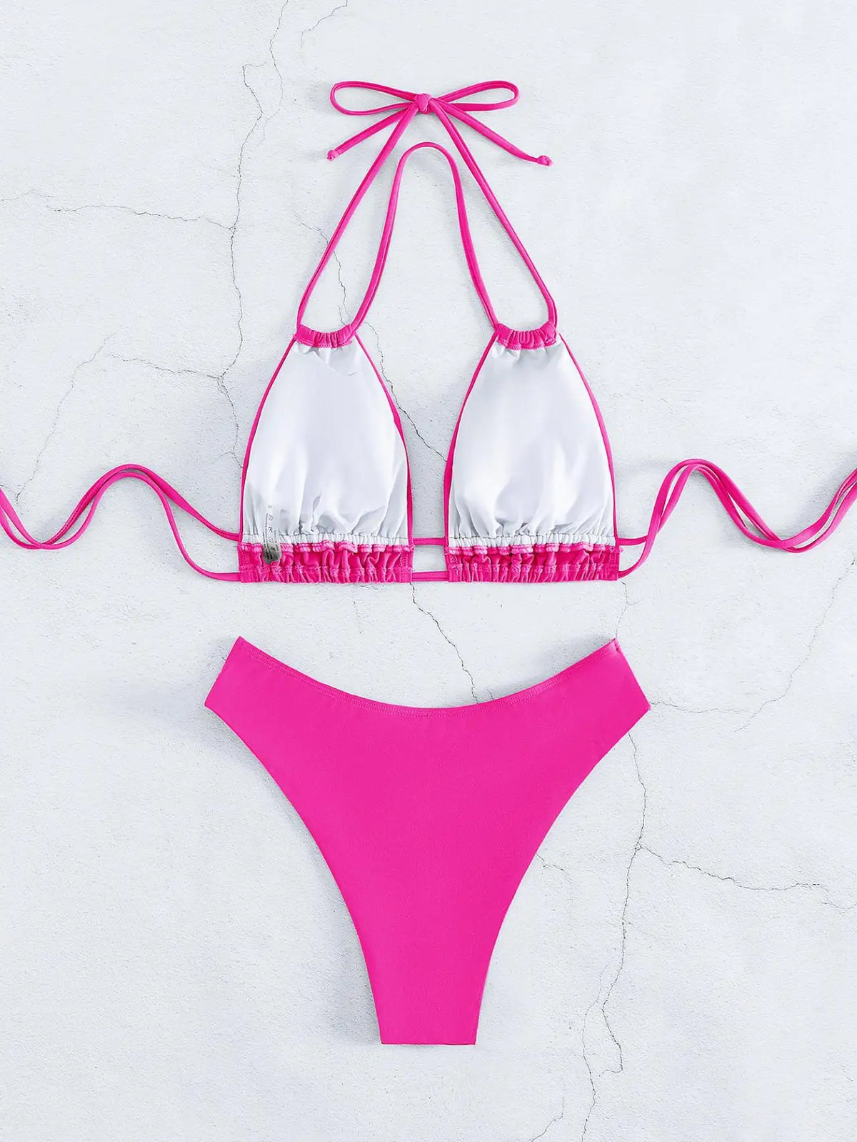 Costume da bagno bikini solido in nylon Costume da bagno sexy con modellazione di moda da donna 2025 Nuovo stile da spiaggia per costume da bagno
